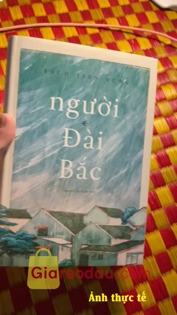 Giảm giá [Mã 20%] Sách Người Đài Bắc (Bạch Tiên Dũng) (Bìa cứng). Ấn tượng đầu tiên là bìa đẹp. Một màu xanh mát. Được tặng. 