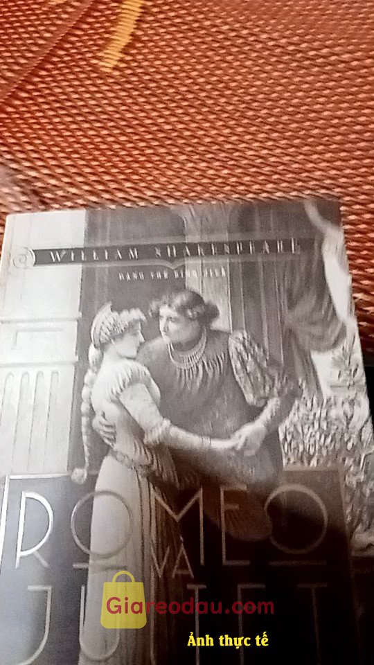 Giảm giá [Mã 20%] Sách Romeo và Juliet (William Shakespeare) (TB 2023). Tác phẩm quá kinh điển rồi ko có gì để nói nữa,vì là kịch nên sách cũng in theo cách. 