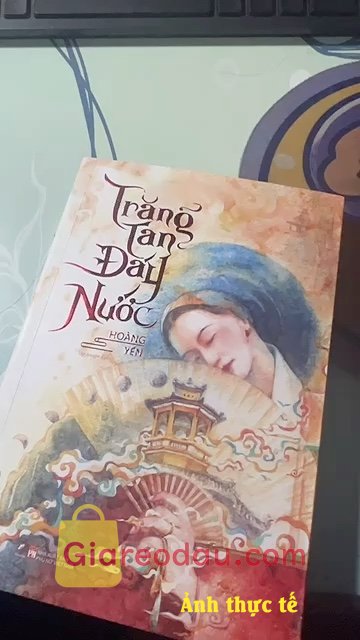 Giảm giá [Mã 30%] Sách Trăng Tan Đáy Nước (Kèm Bookmark). giao hàng nhanh lúm luôn, bìa sách nhìn đẹp điênnnn, chỉn chu từng chi tiết và ndung. 