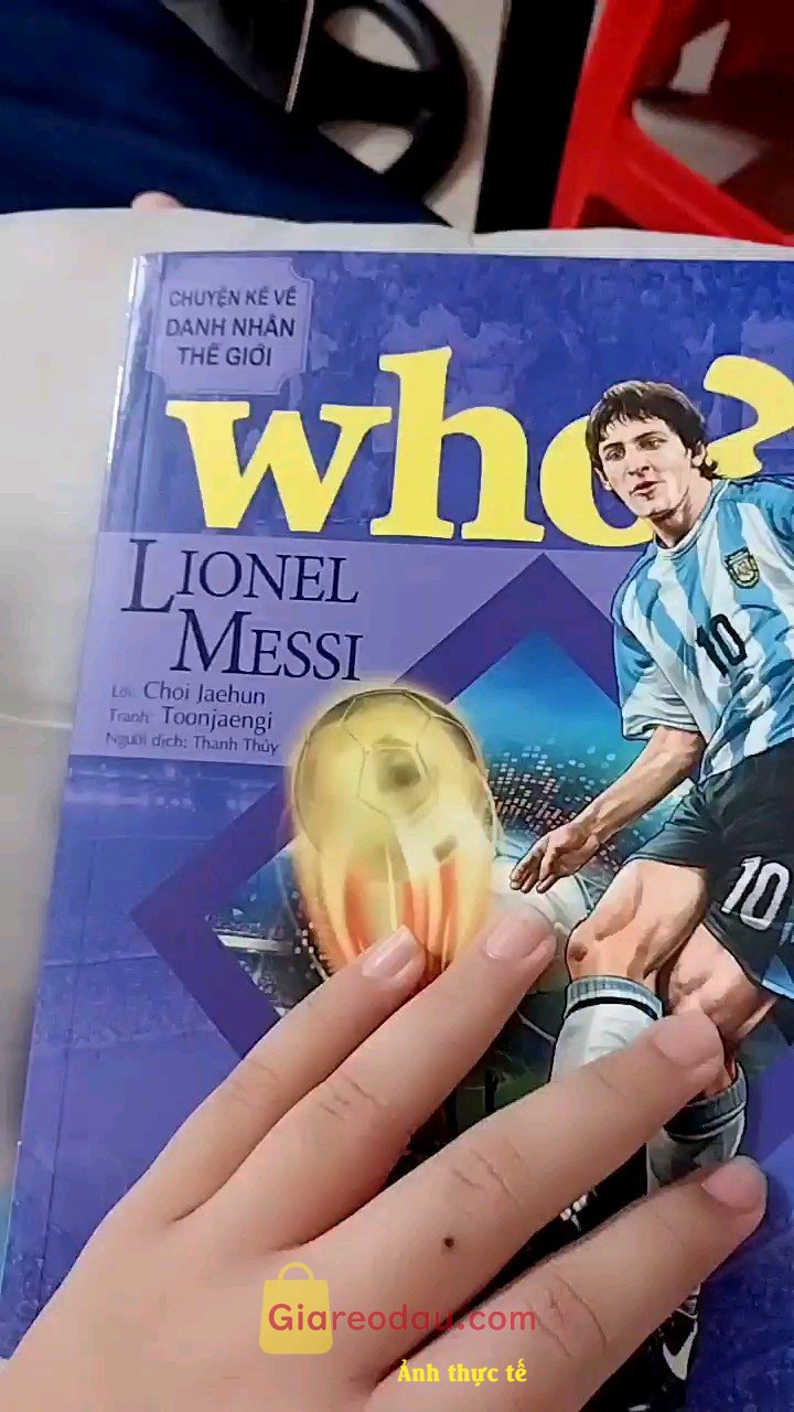 Giảm giá [Mã 15%] Sách Who? Chuyện Kể Về Danh Nhân Thế Giới: Lionel Messi (Tái Bản 2023). Truyện tranh khá hay phù hợp với trẻ em . Lionel Messi rất vĩ đại. 