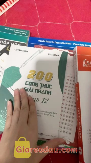 Giảm giá Sổ tay kiến thức ôn thi thpt quốc gia -  sách 200 công thức giải nhanh môn toán lớp 12. Sách đẹp chất lượng chữ in rõ giao hàng nhanh phù hợp với giá. 