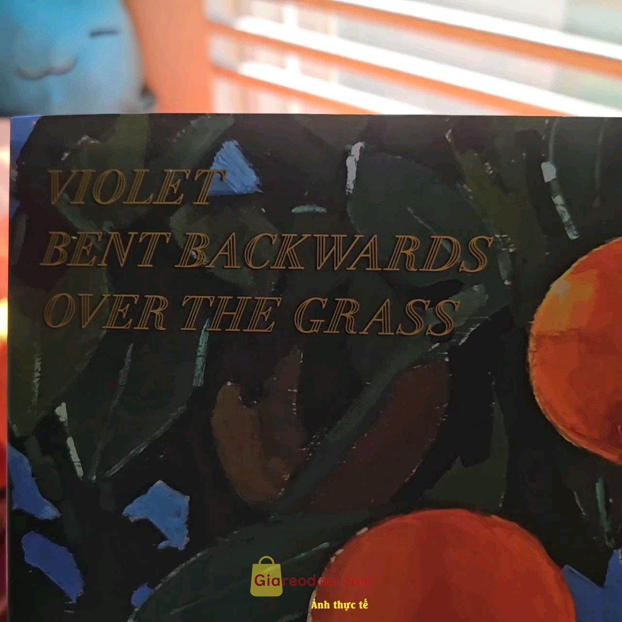 Giảm giá [Mã 5%] Violet Bent Backwards Over The Grass. Mình đọc vì thích Lana chứ ko am hiểu thơ cho lắm. Mình thấy thơ. 
