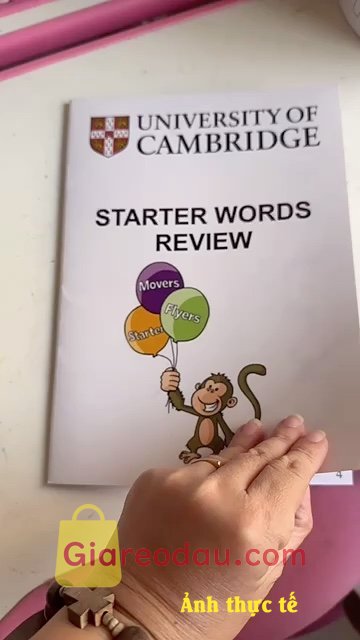 Giảm giá Vở luyện viết Cambridge Starter words review. Sách in lên mặt sau của bìa sách luôn, cũng mới thấy lần đầu kiểu. 